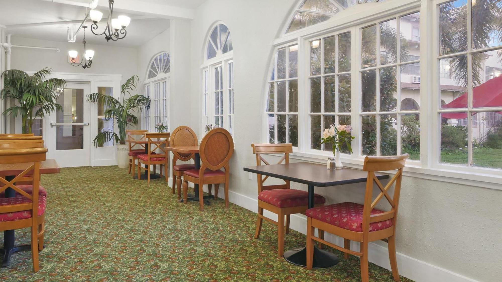 Crystal Bay Historic Hotel سانت بطرسبرج المظهر الخارجي الصورة